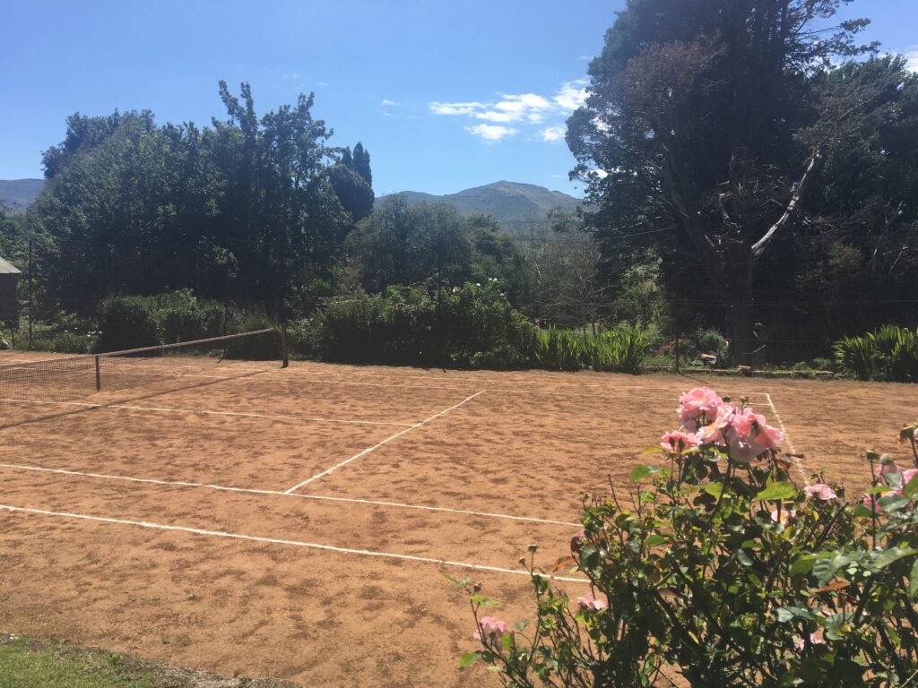 Pitlochrie Cottages Drakensberg best farm stay tennis